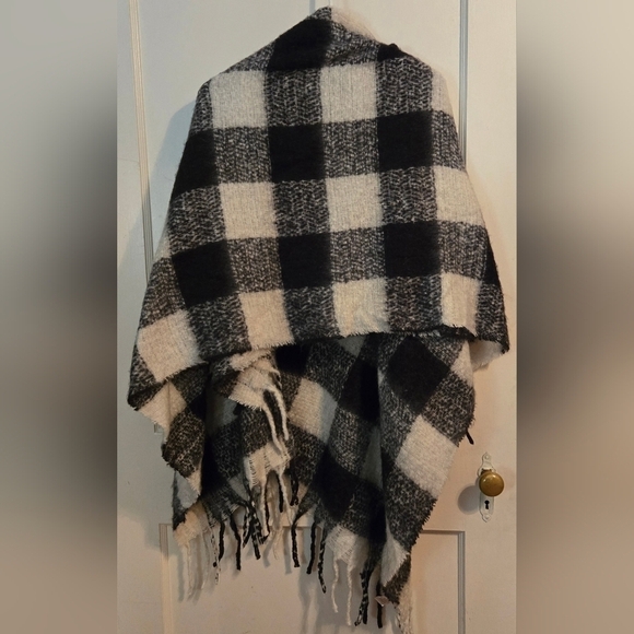 NWT | LOFT | Buffalo Check Wrap | One Size | Black and White - Picture 6 of 8